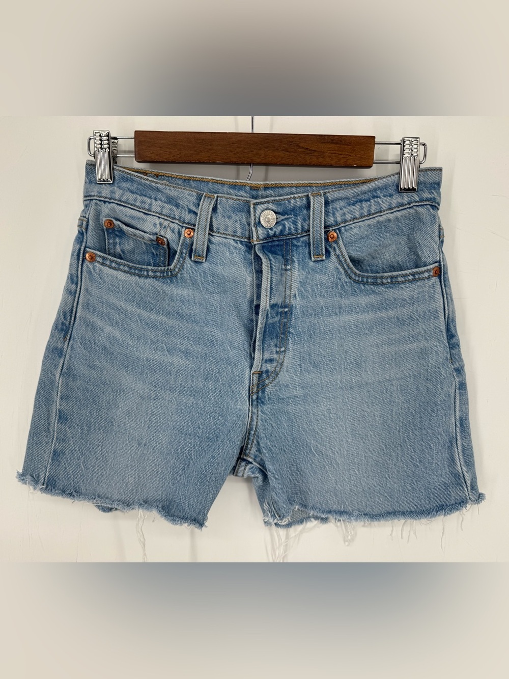 Levi's Women's Wedgie Fit Button Fly Denim Mom Shorts Size 26 Coastal Cowgirl